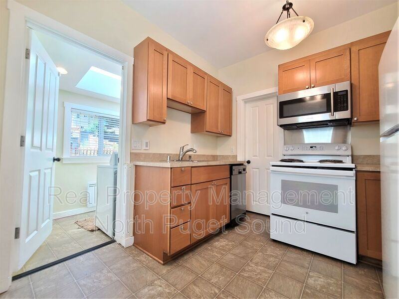 3212 Rucker Ave - Photo 2 of 14