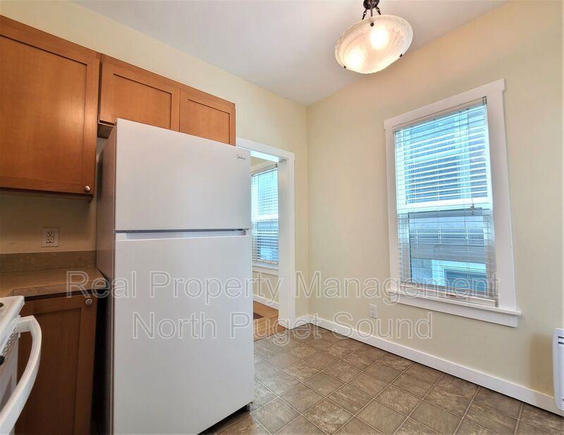 3212 Rucker Ave - Photo 3 of 14