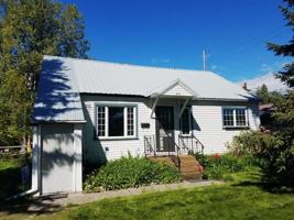 featured image of 910 7th Ave W