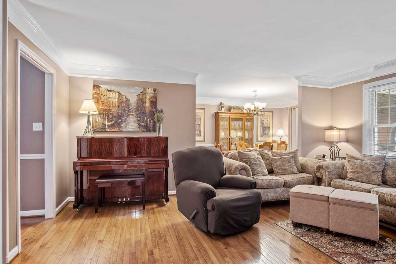 1857 Abbotsford Dr - Photo 3 of 50