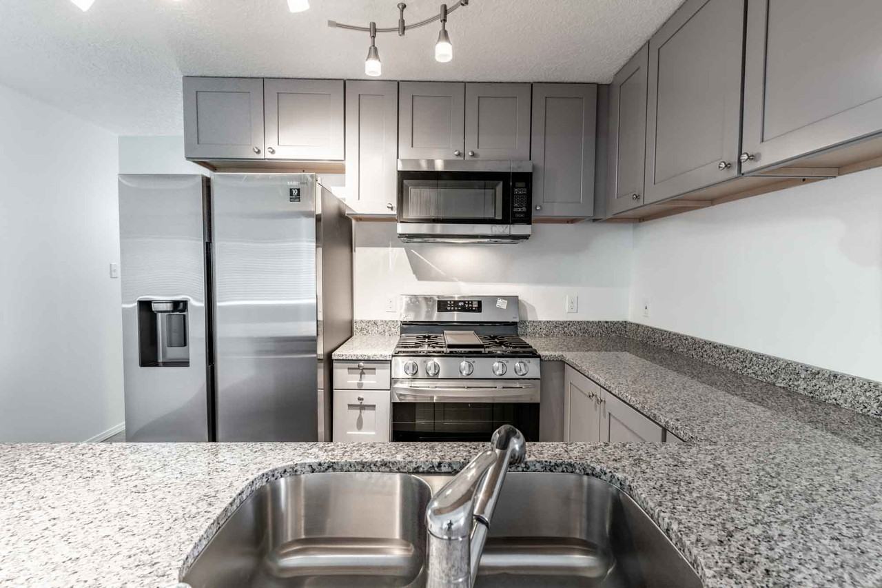 1517 Meadowlark Ln Se - Photo 5 of 28