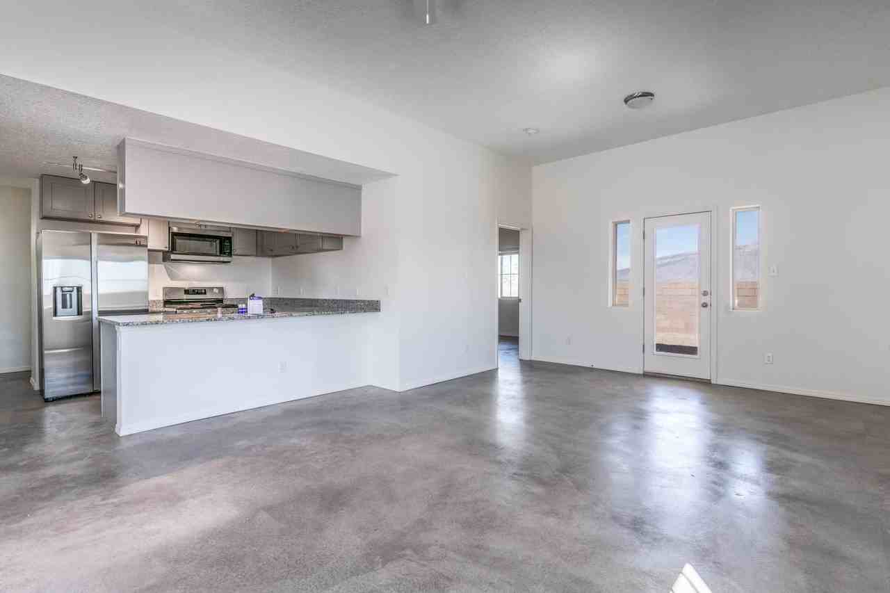 1517 Meadowlark Ln Se - Photo 3 of 28