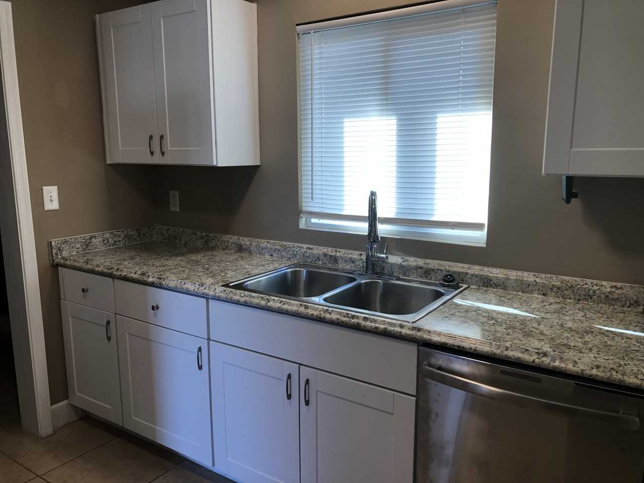 153 S Mesa Dr - Photo 2 of 6