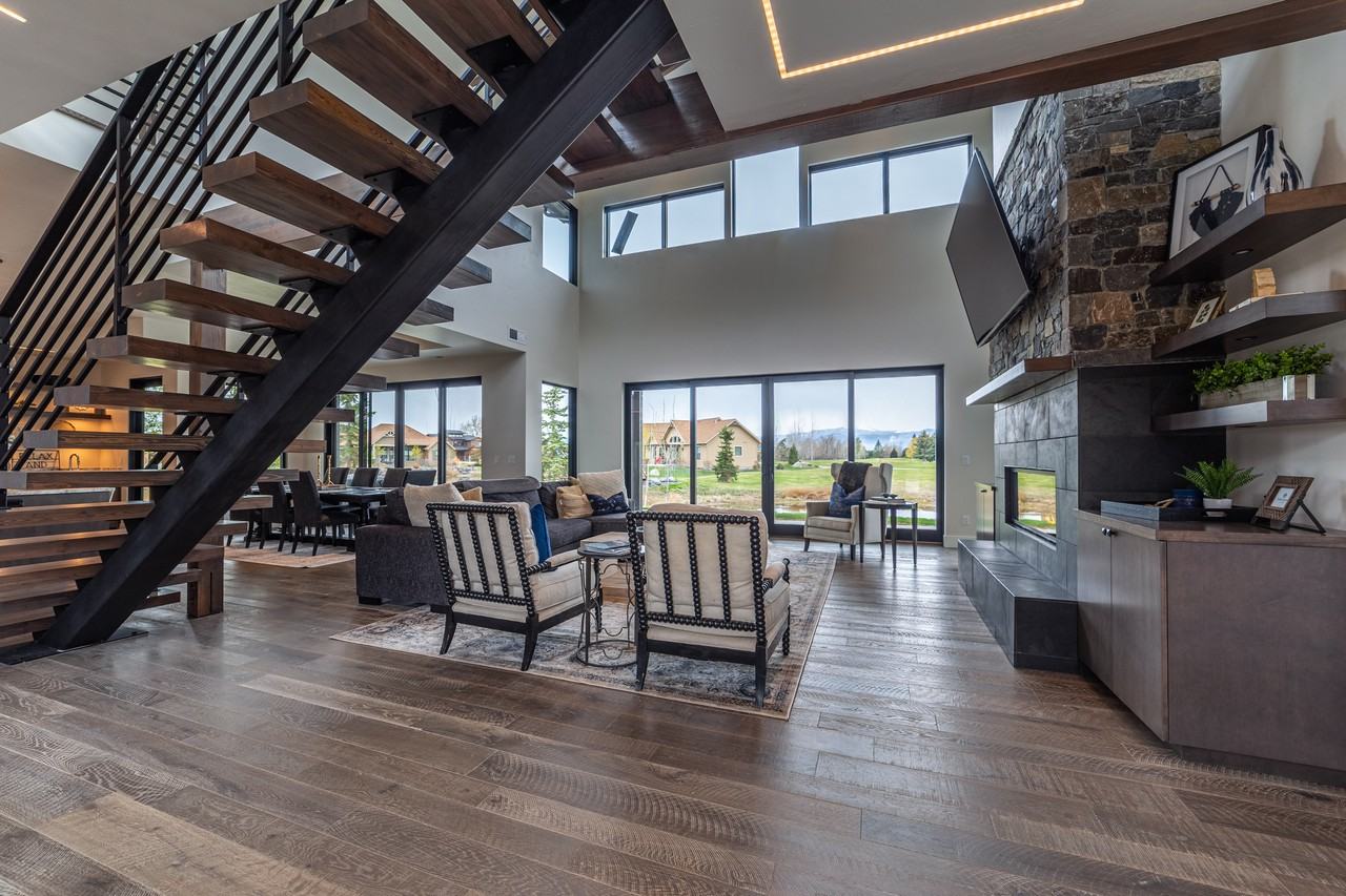 1098 Lake Pointe Dr - Photo 3 of 21