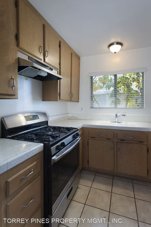 1228 Essex St. - Photo 3 of 5