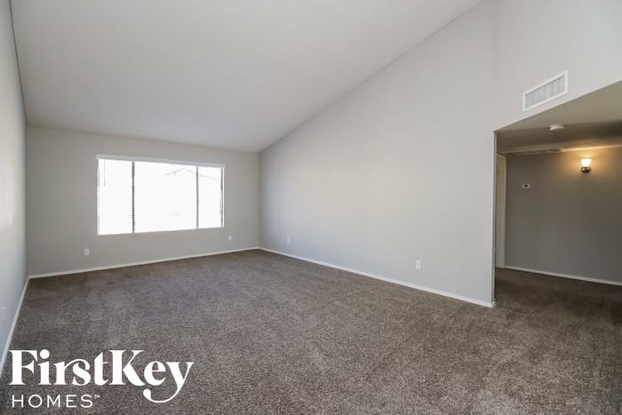 1170 E Dublin St - Photo 2 of 15