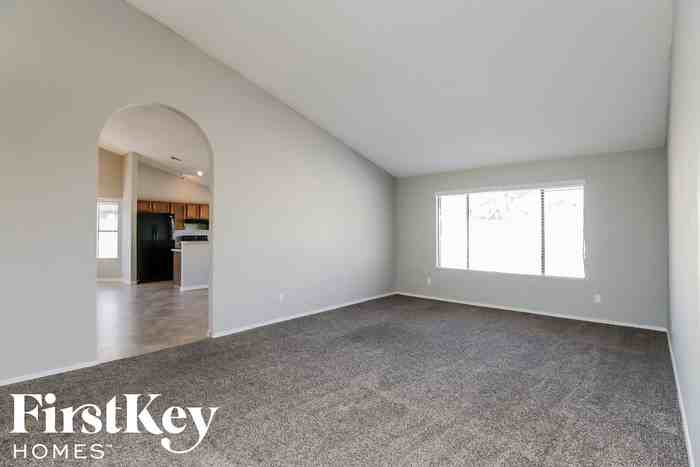 1170 E Dublin St - Photo 3 of 15