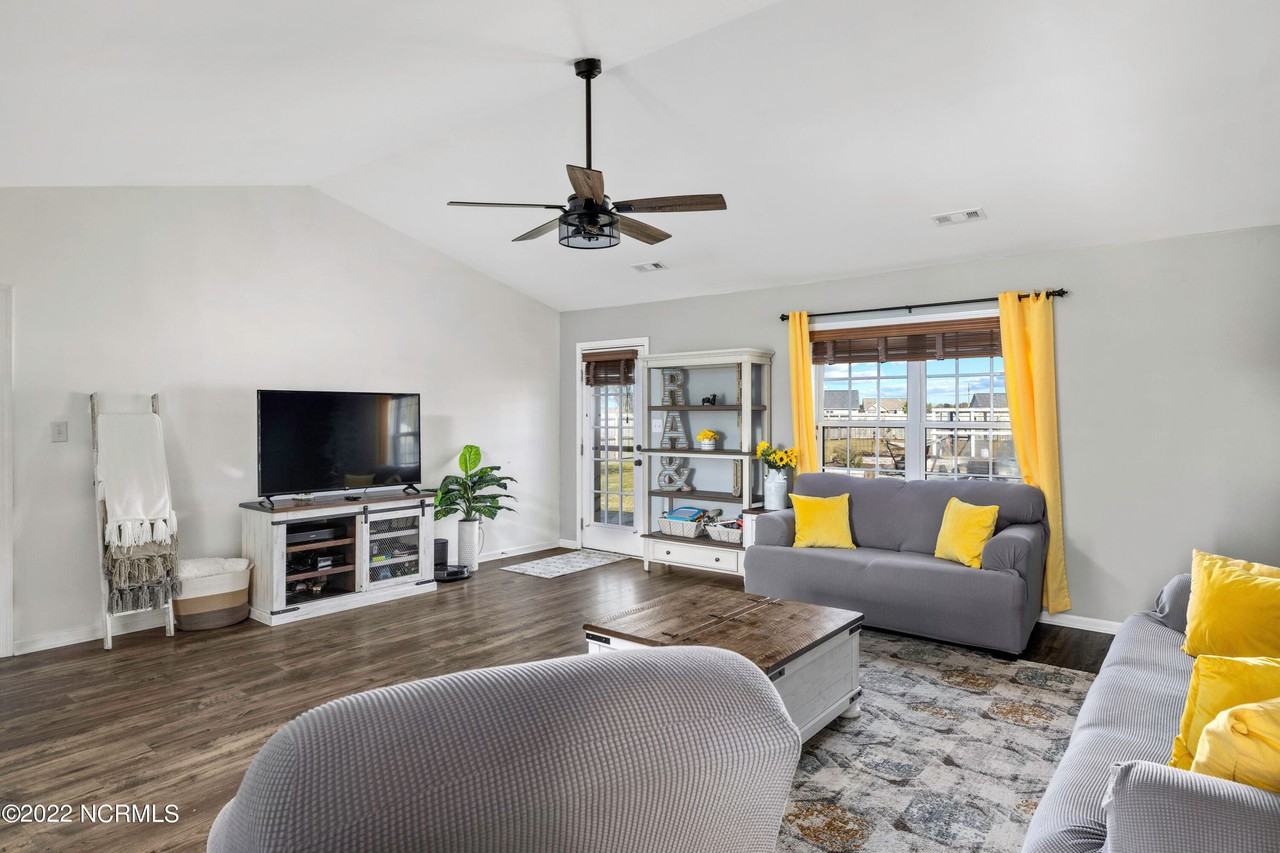 223 Cherry Blossom Drive - Photo 3 of 8