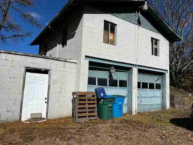 24 Wise Rd - Photo 5 of 11