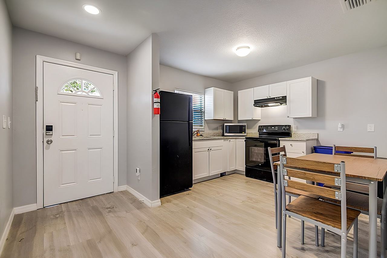 E 38th Ave - Photo 2 of 11