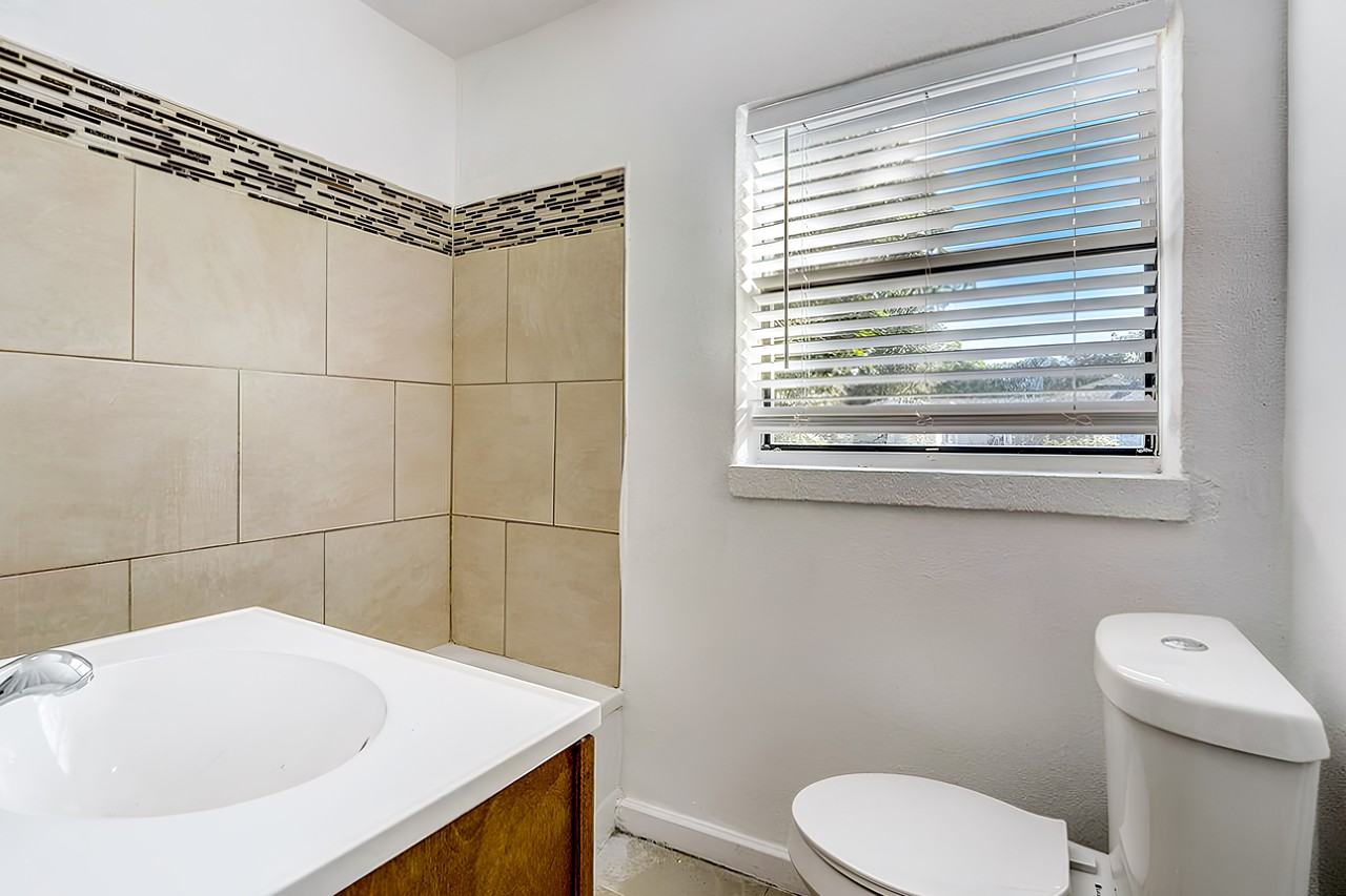 Mack Ave - Photo 3 of 4