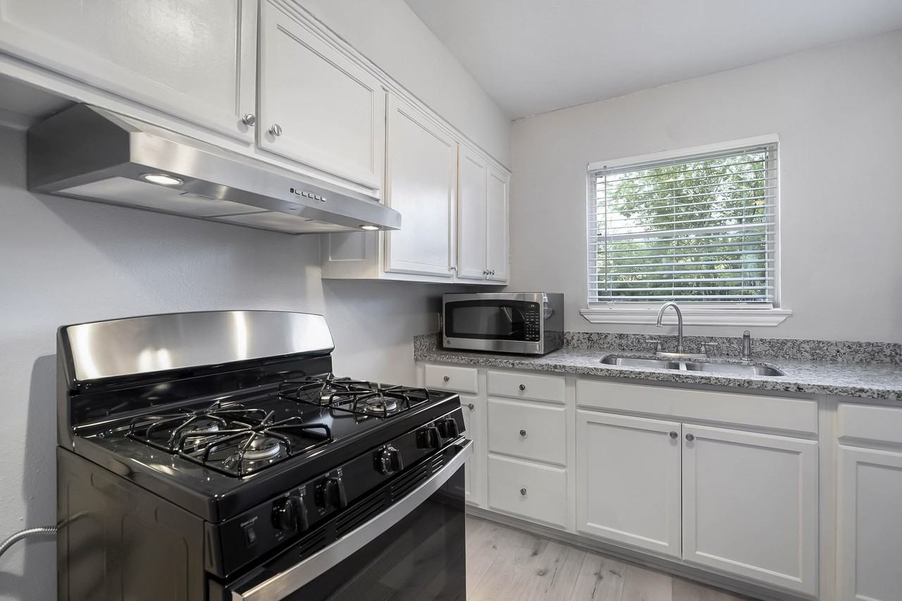 Ridgeway Dr - Photo 3 of 11