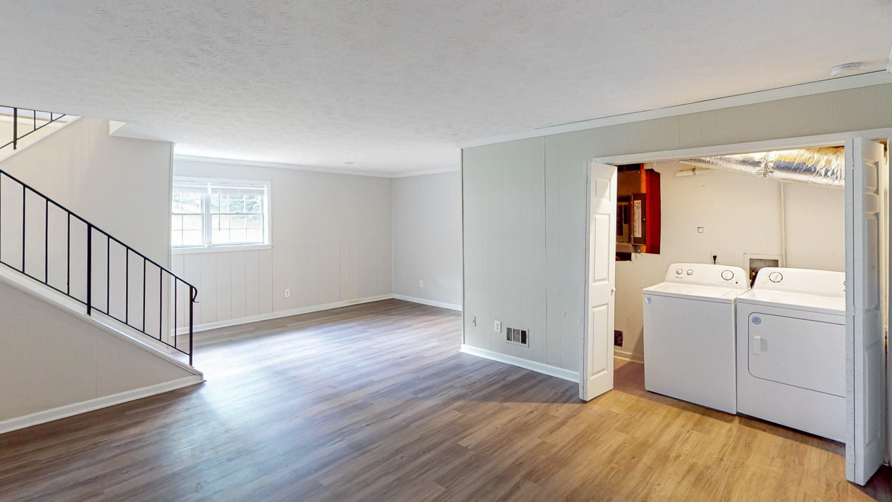 Bantry Ct - Photo 3 of 9