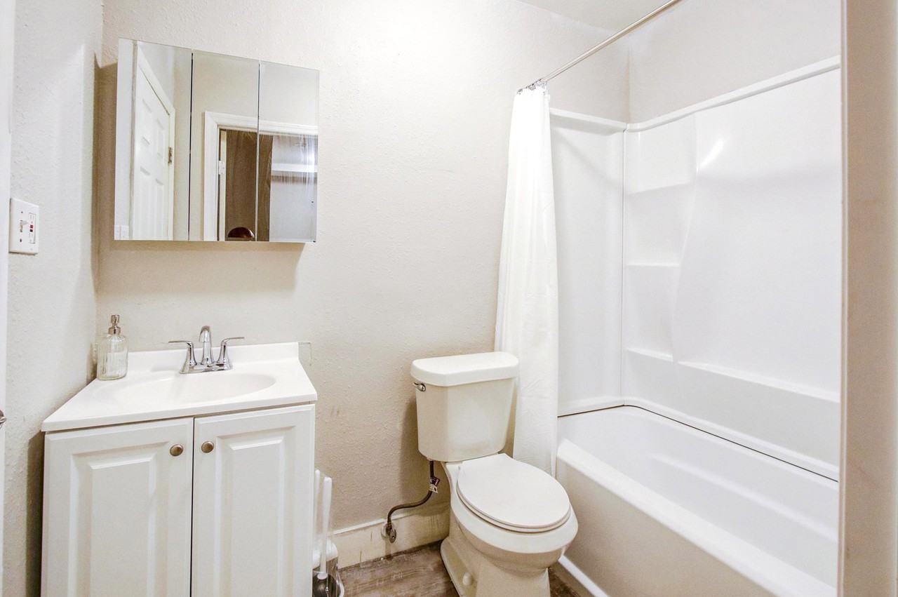 Quincy St S - Photo 4 of 9