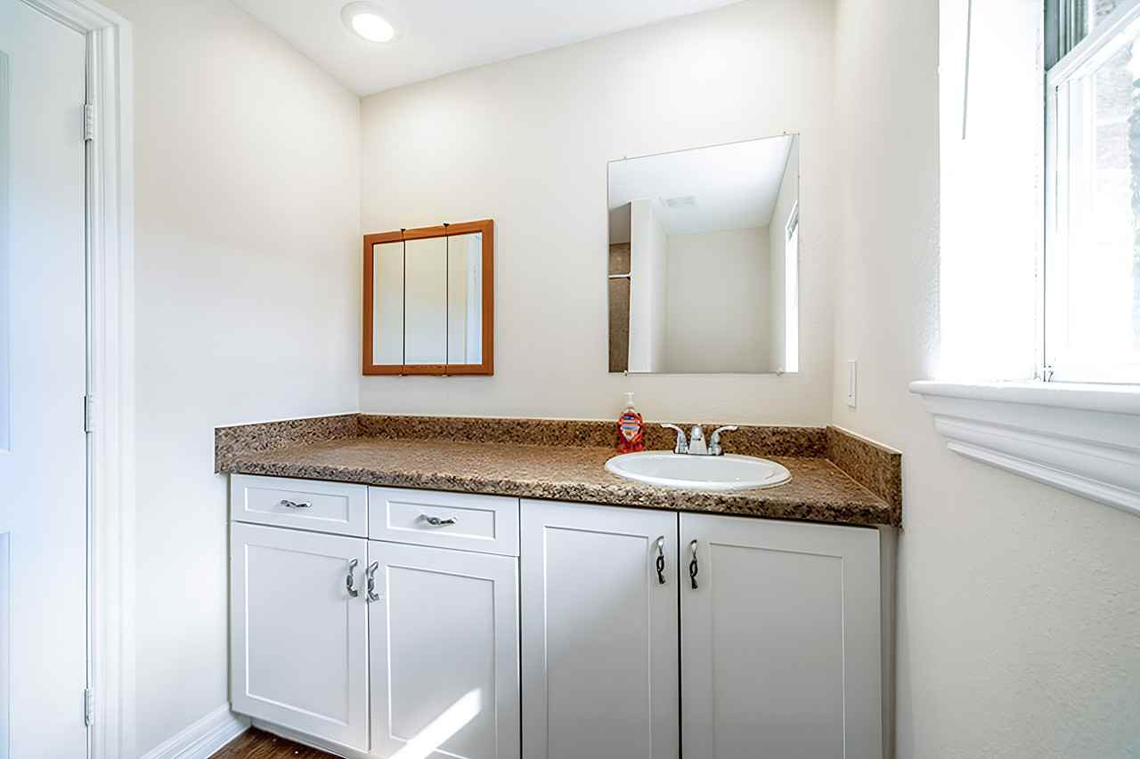 Hollybrook Ln - Photo 7 of 17