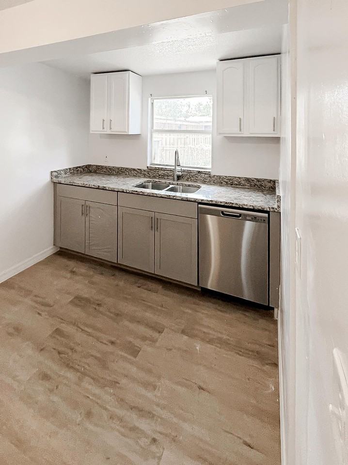 Carroll Dr - Photo 3 of 9