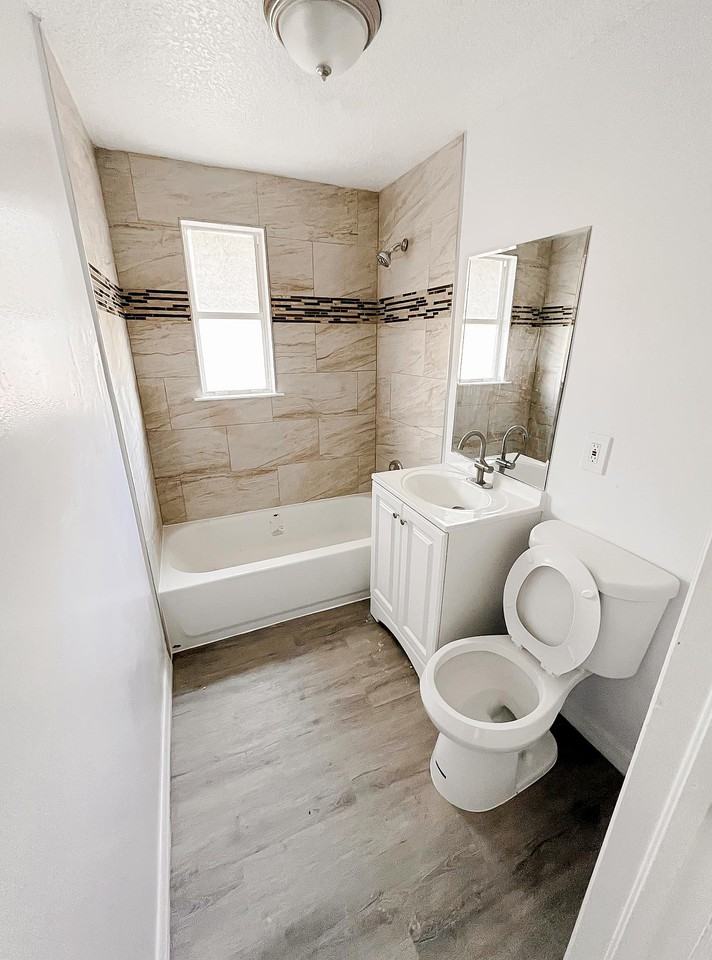 Carroll Dr - Photo 4 of 9