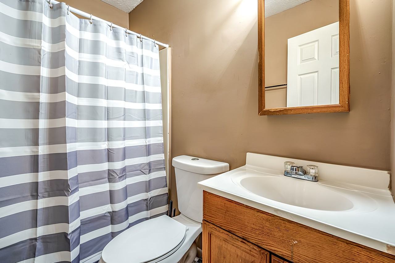 Essex Dr - Photo 3 of 22