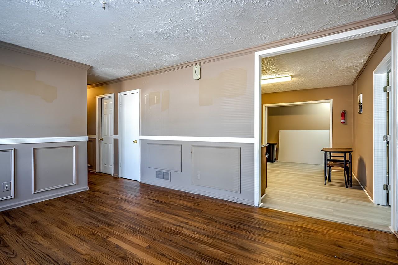 Essex Dr - Photo 5 of 22