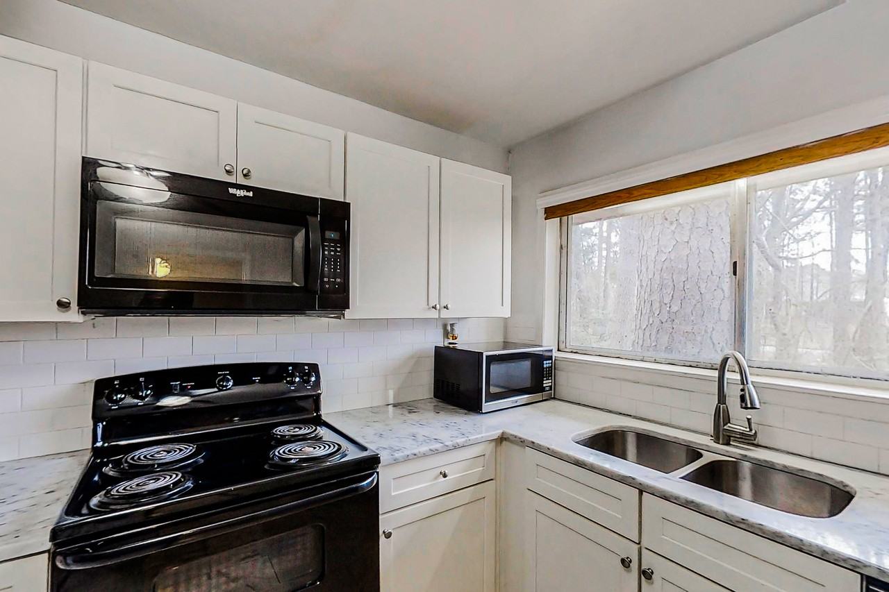 Howard Cir - Photo 3 of 10