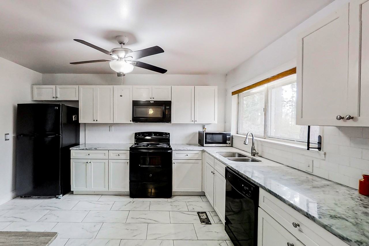 Howard Cir - Photo 6 of 10