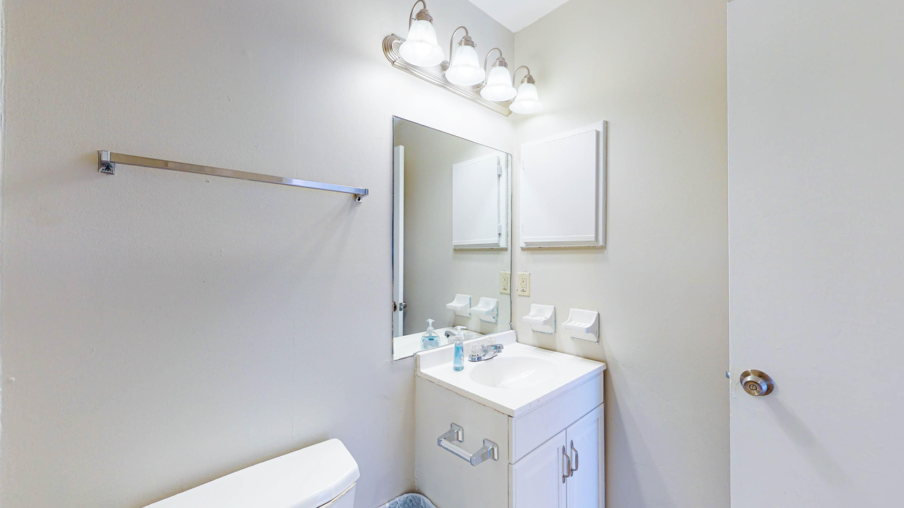 Charring Cross Ct - Photo 4 of 25