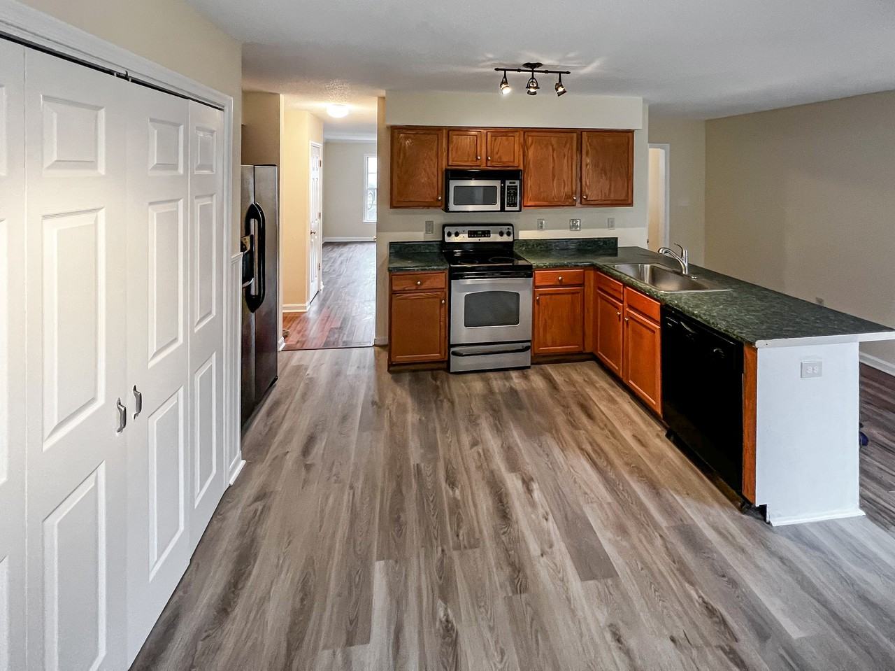 Clearview Ct - Photo 7 of 18