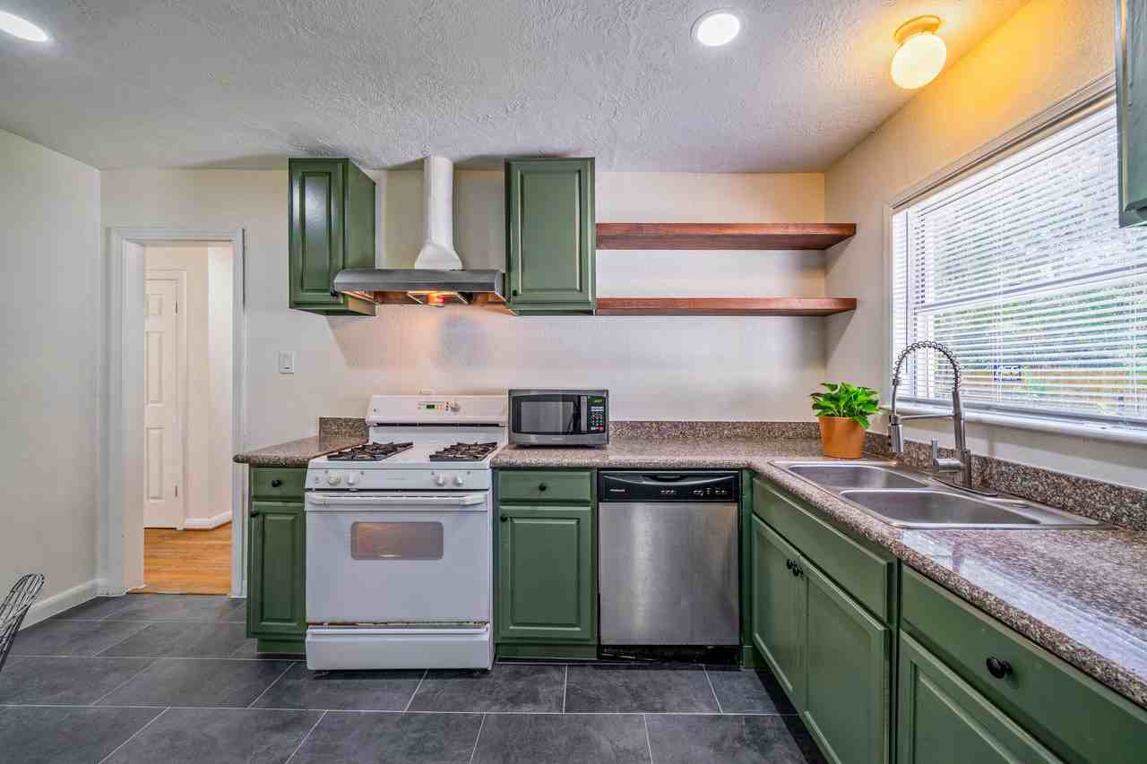 Sharondale Dr - Photo 5 of 23