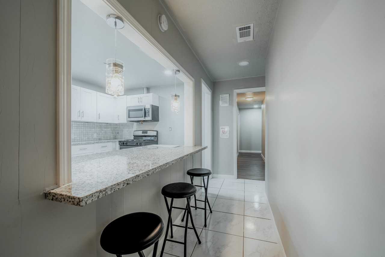 Gans Street - Photo 2 of 13