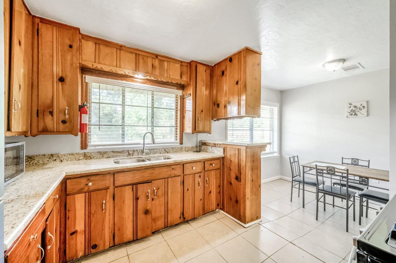 Chatwood Dr - Photo 3 of 17