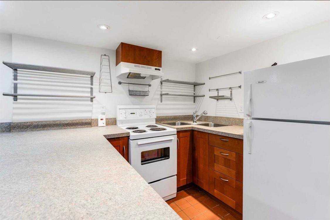 83 Kenneth Avenue - Photo 3 of 6