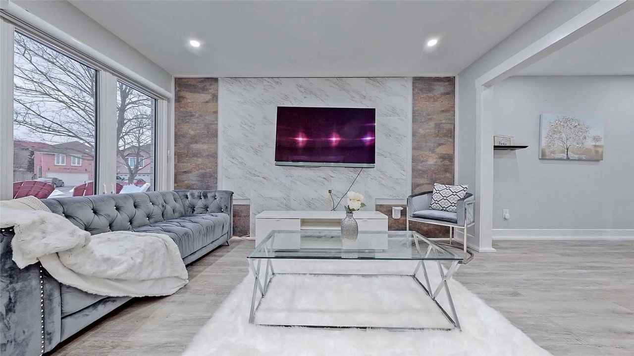 25 Deverill Crescent - Photo 2 of 8