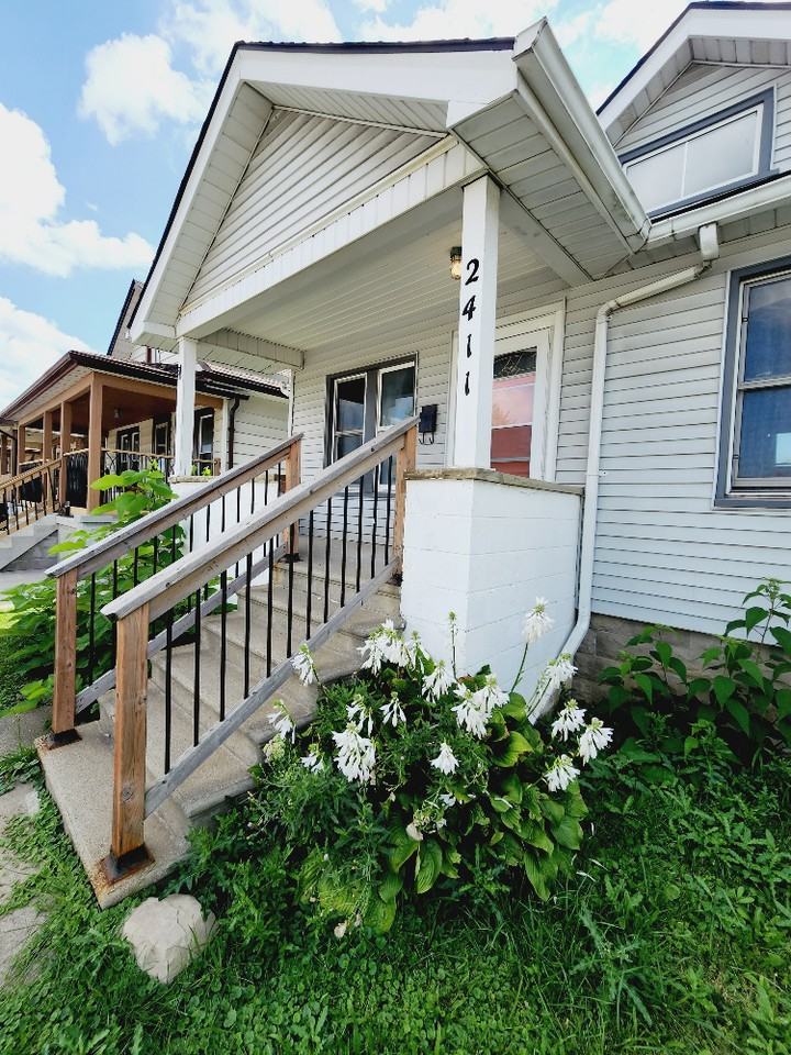 2411 Howard Ave - Photo 2 of 12