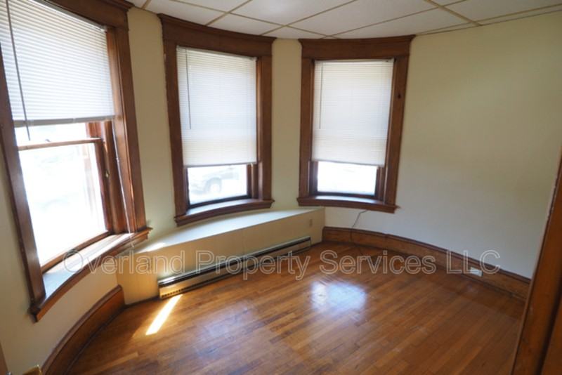 90 N Winooski Ave - Photo 3 of 5