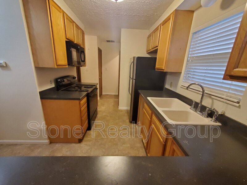 362 White Oak Ln - Photo 3 of 11