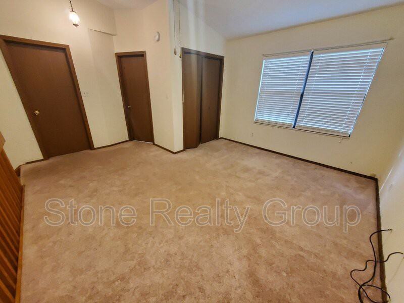 362 White Oak Ln - Photo 4 of 11