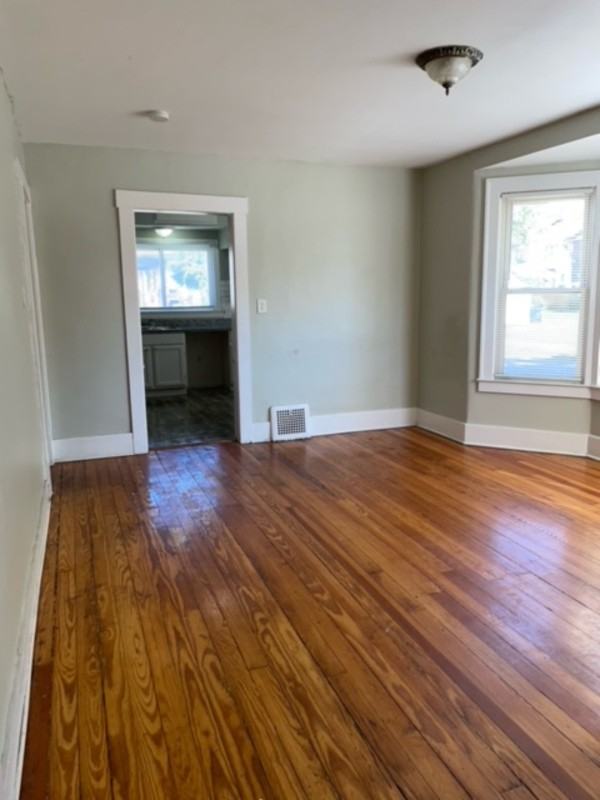 97 Batavia St - Photo 3 of 10