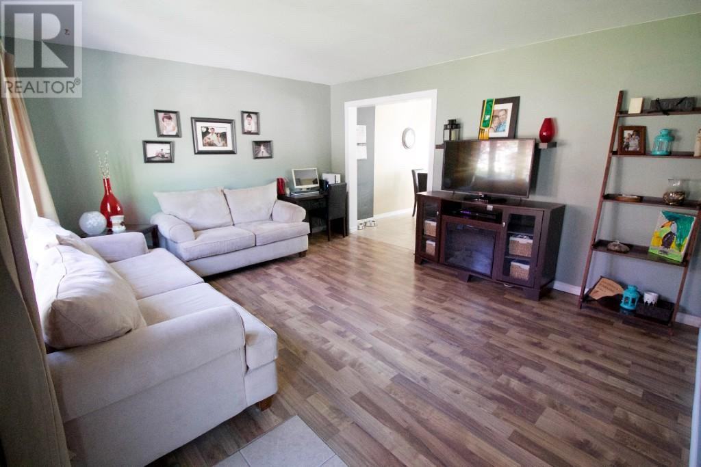 12 Athlone Crt - Photo 3 of 19