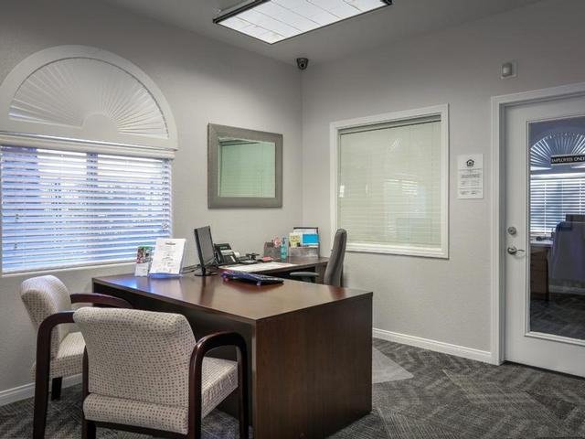 9405 S Eastern Ave - Photo 6 of 34