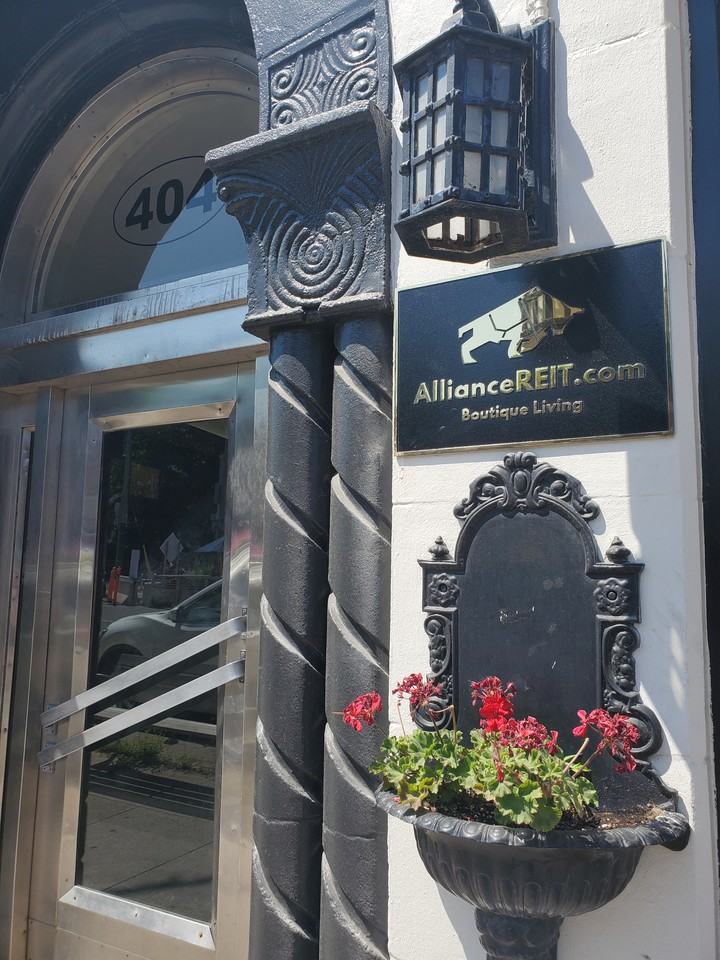 404 Spadina Road #206 - Photo 4 of 10