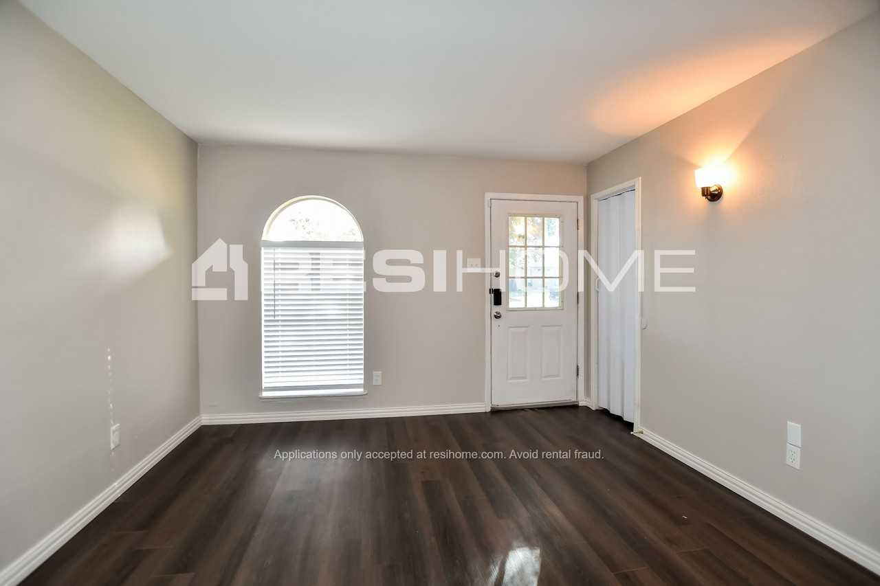 5410 Saddleback Rd - Photo 3 of 18