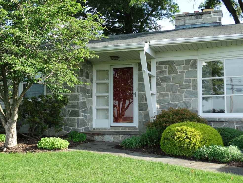 1210 Steinmetz Rd - Photo 3 of 27