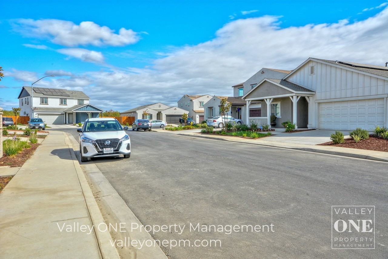 933 Tipton Ln - Photo 4 of 50