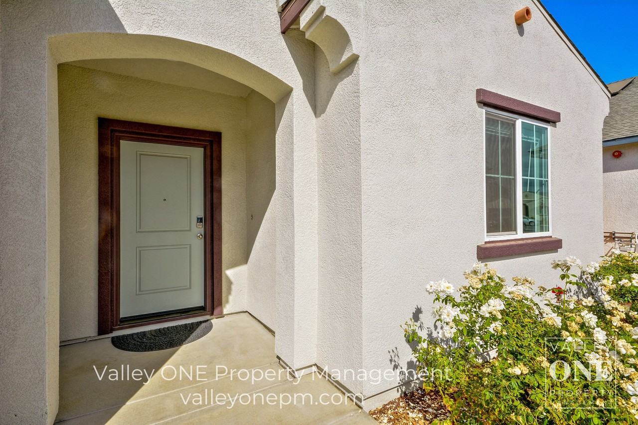 933 Tipton Ln - Photo 5 of 50