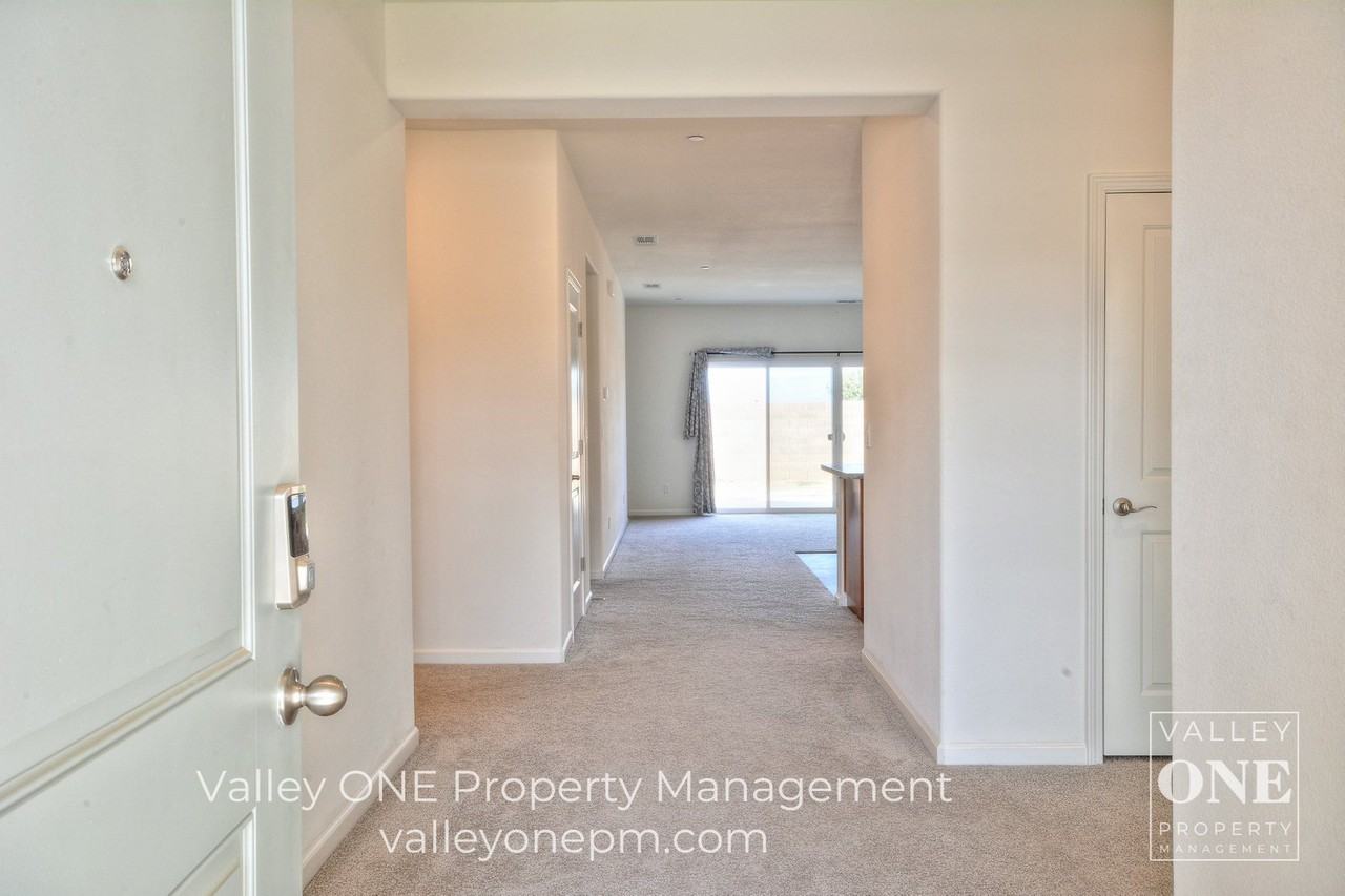 933 Tipton Ln - Photo 6 of 50