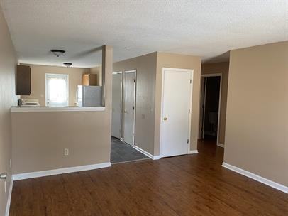 Iris Lane - Photo 3 of 8