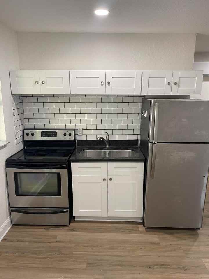 1311 East Caracas Street #B - Photo 3 of 13