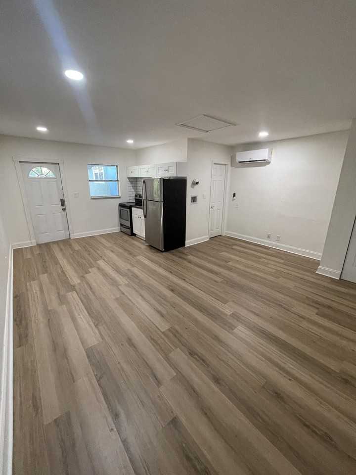 1311 E Caracas St #B - Photo 7 of 13