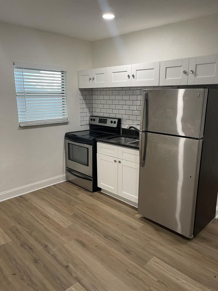 1311 E Caracas St #B - Photo 4 of 13