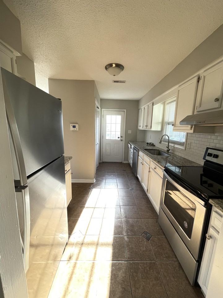 2109 Heather Glen Ln #1 - Photo 4 of 16